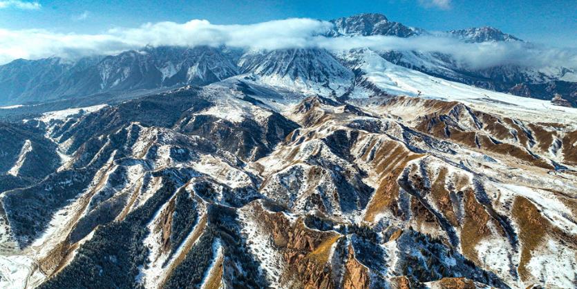 甘肅肅南：雪裹群峰霧鎖祁連